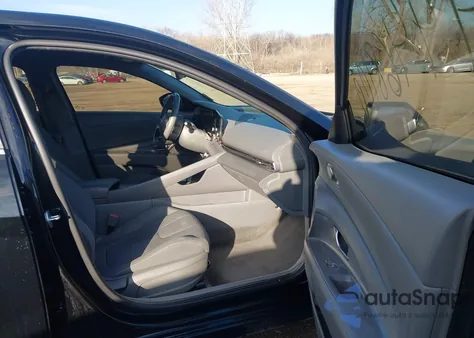 2022 Hyundai Elantra Sel z USA, uszkodzony, nr VIN KMHLN4AG7NU245665